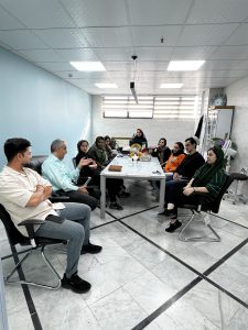 عکس پایانی جلسه آموزشی ACL با حضور تیم فیزیوتراپی کلینیک ایران‌زمین